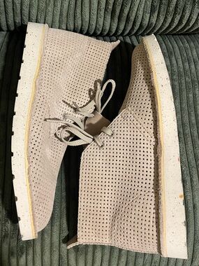 Clarks Original Beige Suede Chukka Desert Aerial Perforated Boots Comfort 9